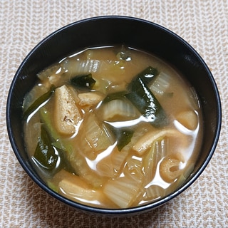 油揚げと白菜の食べるお味噌汁